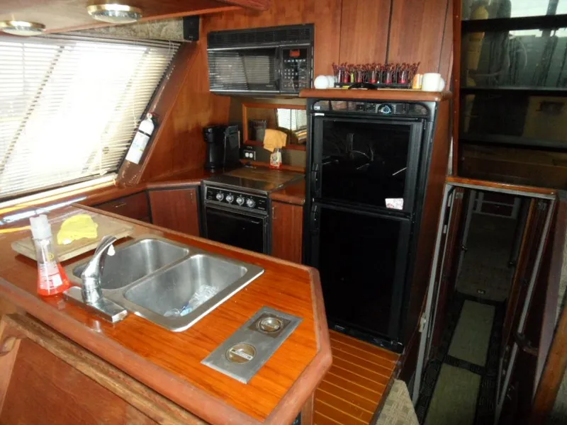 1990 Bayliner 4588 Pilothouse