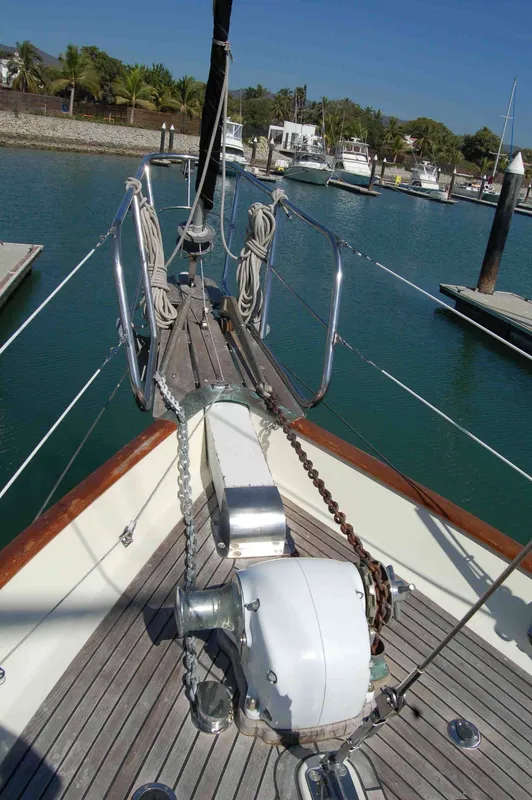 Electric Windlass & Bow Pulpit
