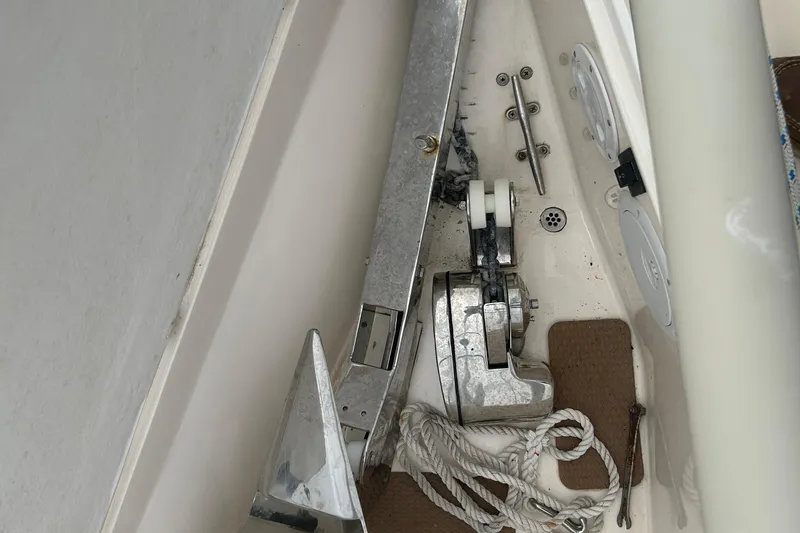 Unique Anchor and Roller Storage Solution