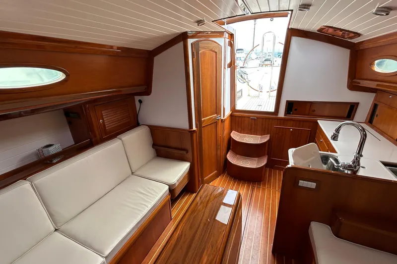Salon Looking Aft