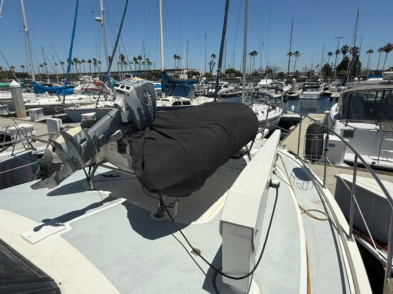 1986 Kha Shing Nautique boat docked in marina, featuring covered equipment and outboard motor.