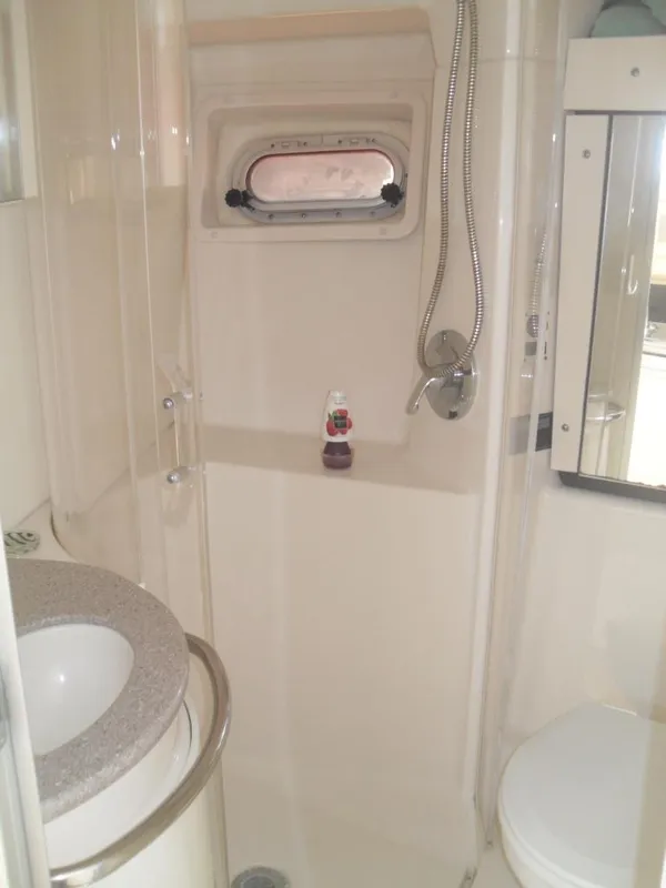 SHOWER WITH VACUFLUSH HEAD