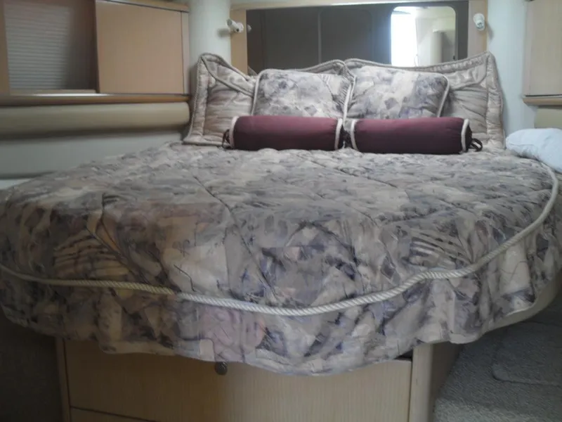 QUEEN SIZE MASTER BED