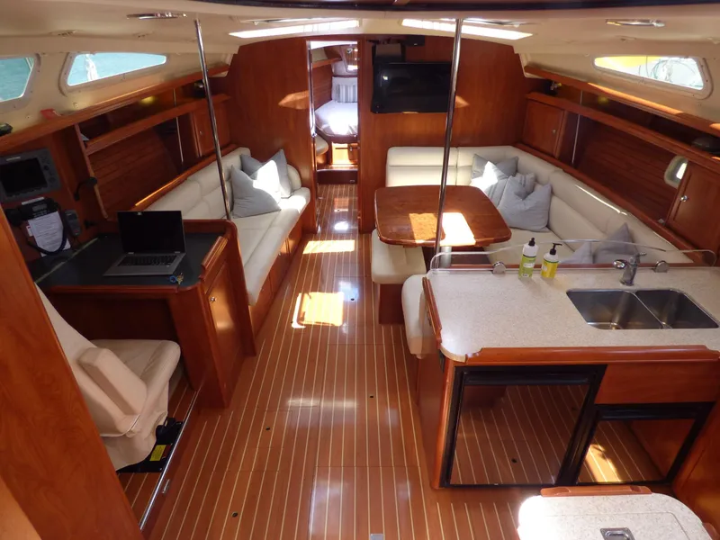 2009 Hunter 49