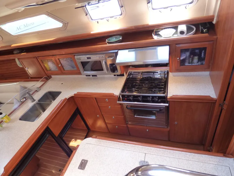 2009 Hunter 49