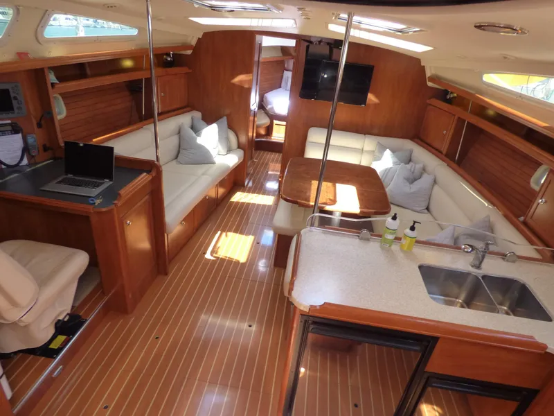 2009 Hunter 49