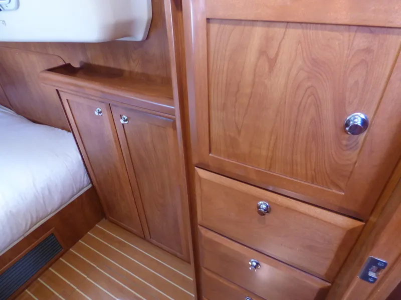 2009 Hunter 49