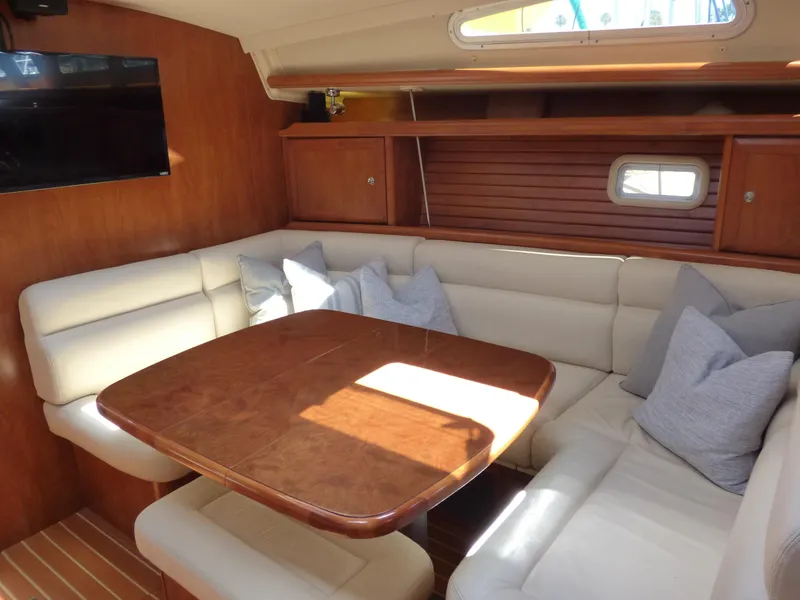 2009 Hunter 49