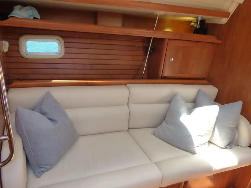 2009 Hunter 49