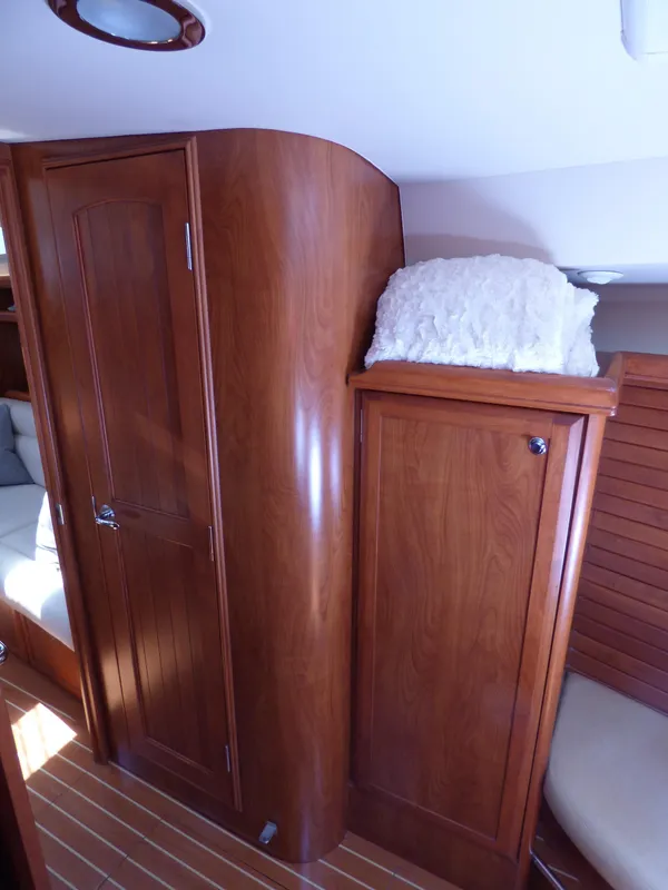 2009 Hunter 49