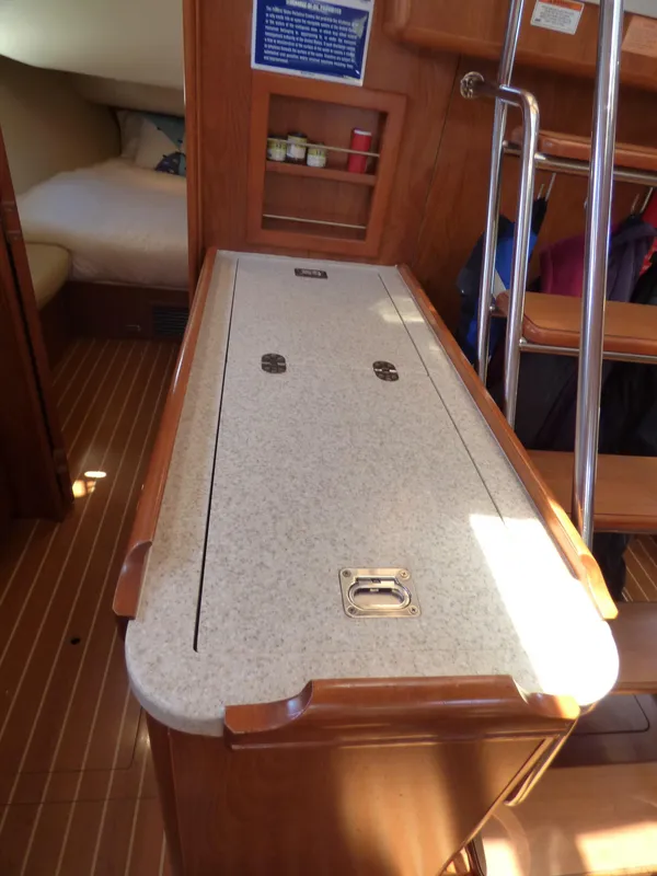 2009 Hunter 49