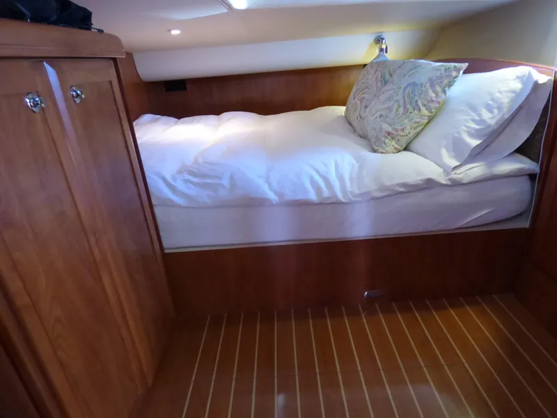 2009 Hunter 49