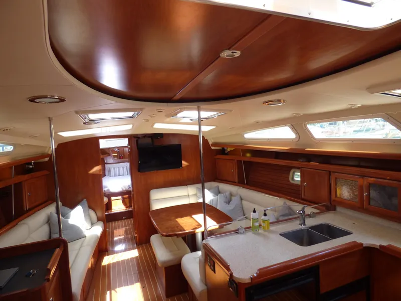 2009 Hunter 49