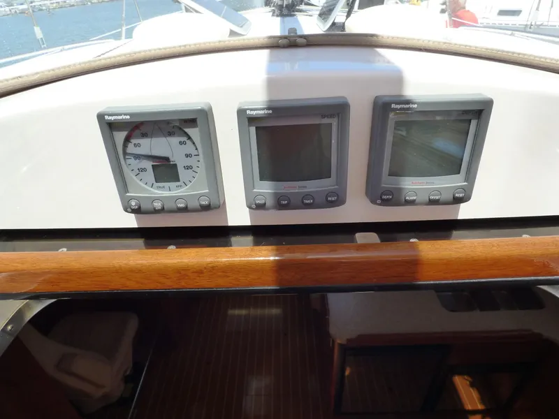 2009 Hunter 49