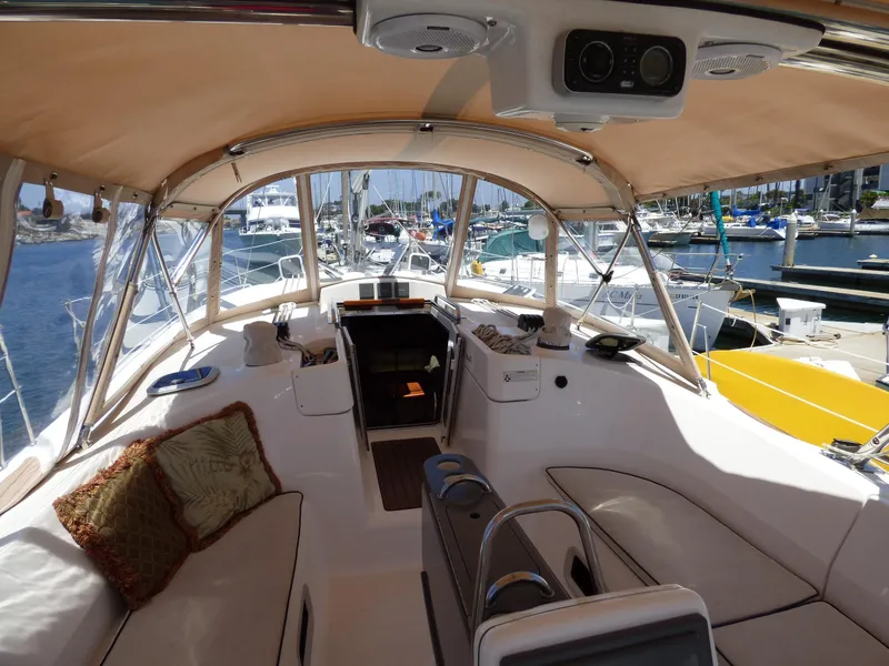 2009 Hunter 49