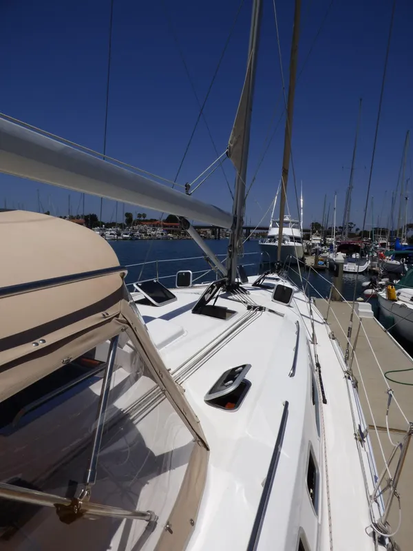 2009 Hunter 49