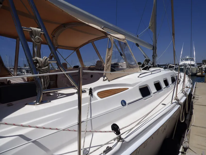 2009 Hunter 49