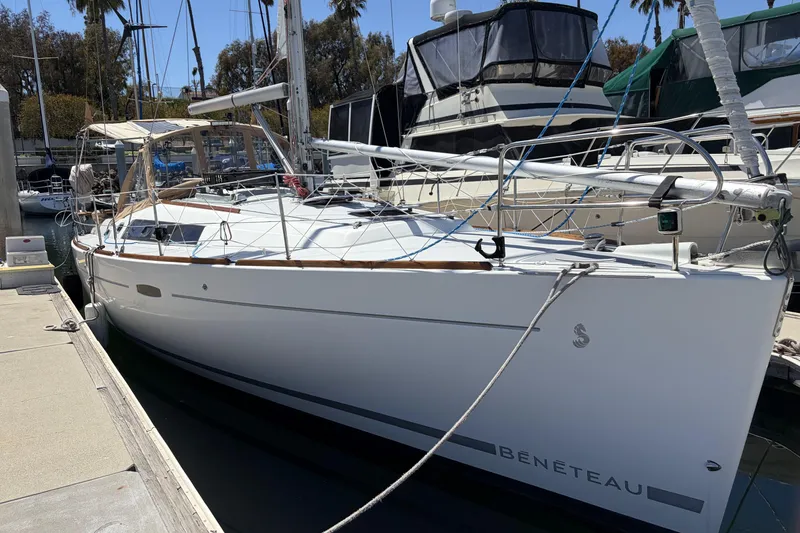 2011 Beneteau Oceanis 37