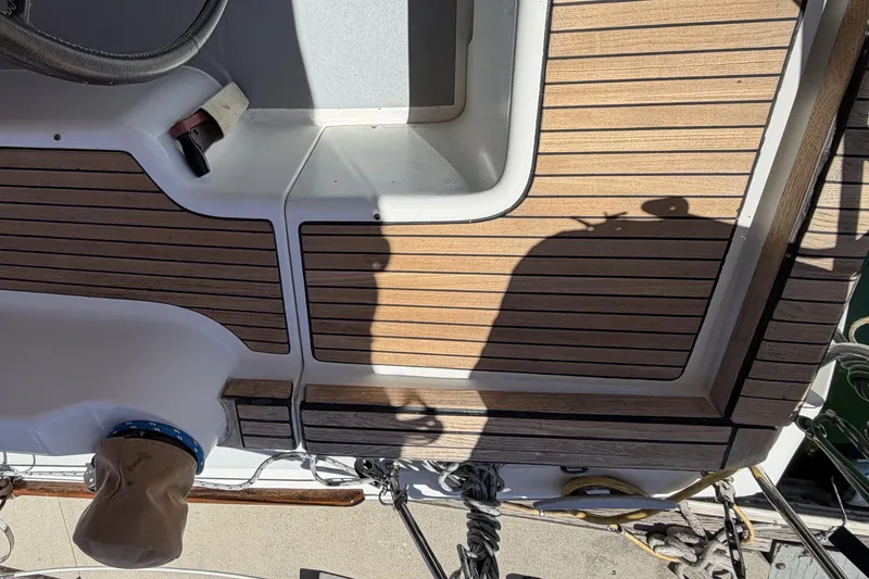 2011 Beneteau Oceanis 37