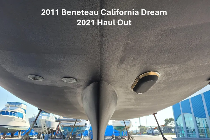 2011 Beneteau Oceanis 37 hull during 2021 haul out at marina.