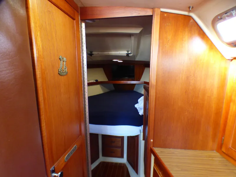 1985 Catalina 36 ft. Sloop