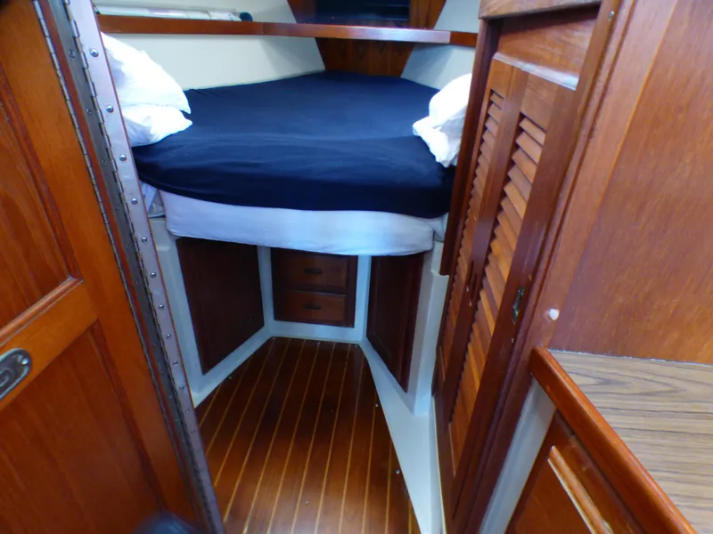 1985 Catalina 36 ft. Sloop