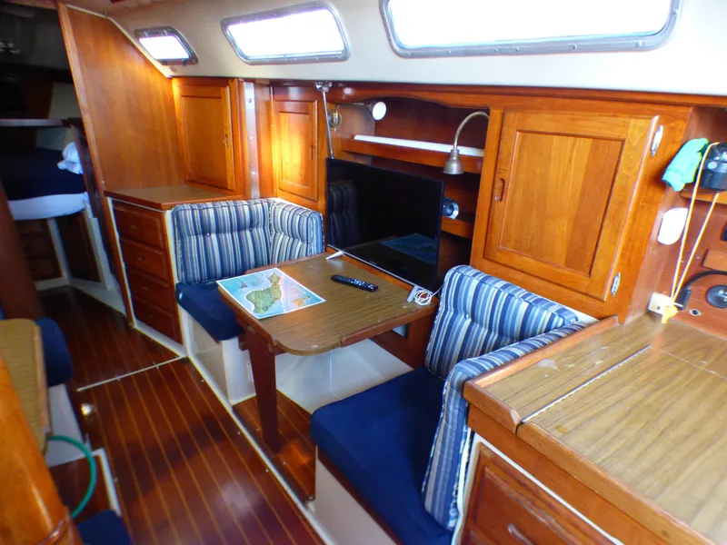 1985 Catalina 36 ft. Sloop