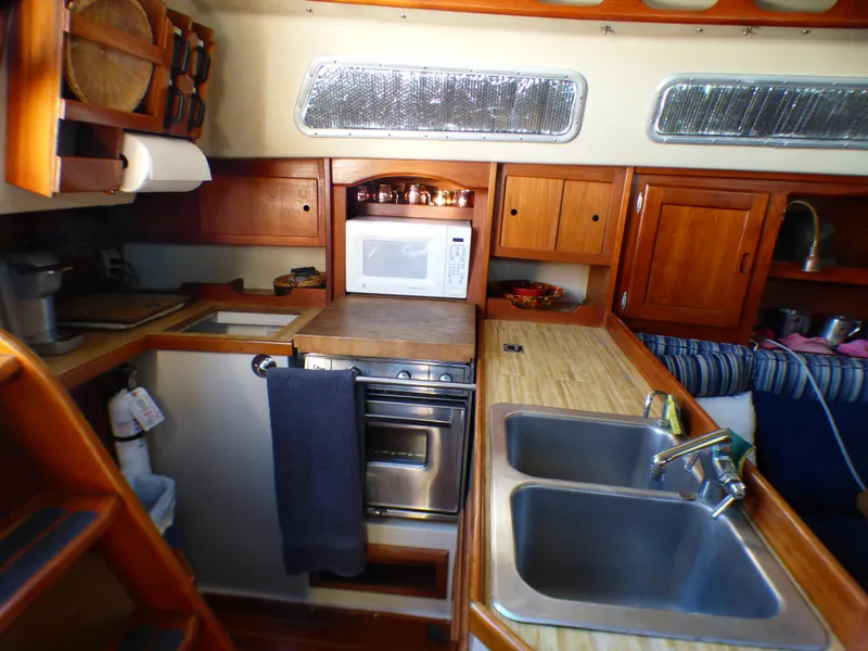 1985 Catalina 36 ft. Sloop