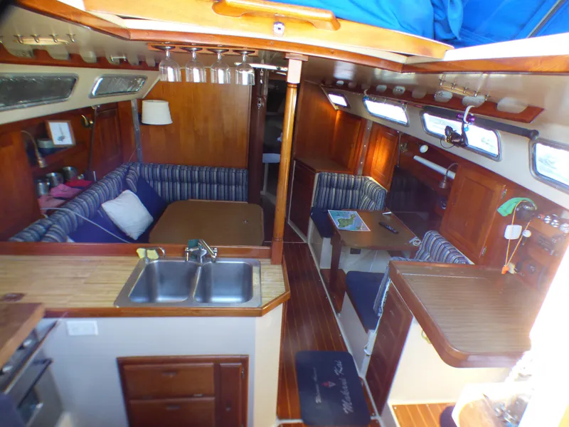 1985 Catalina 36 ft. Sloop