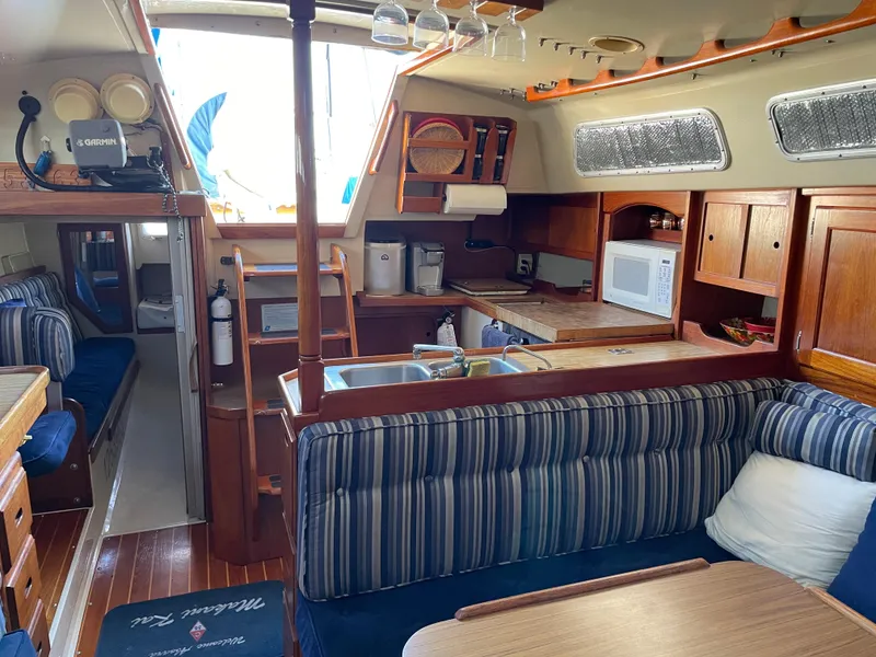 1985 Catalina 36 ft. Sloop
