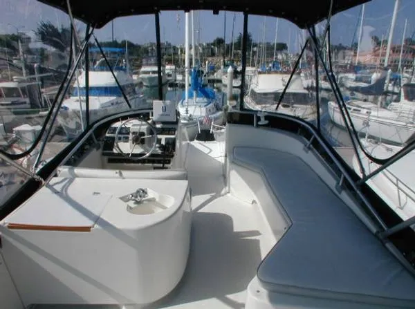 1990 Luhrs 3400