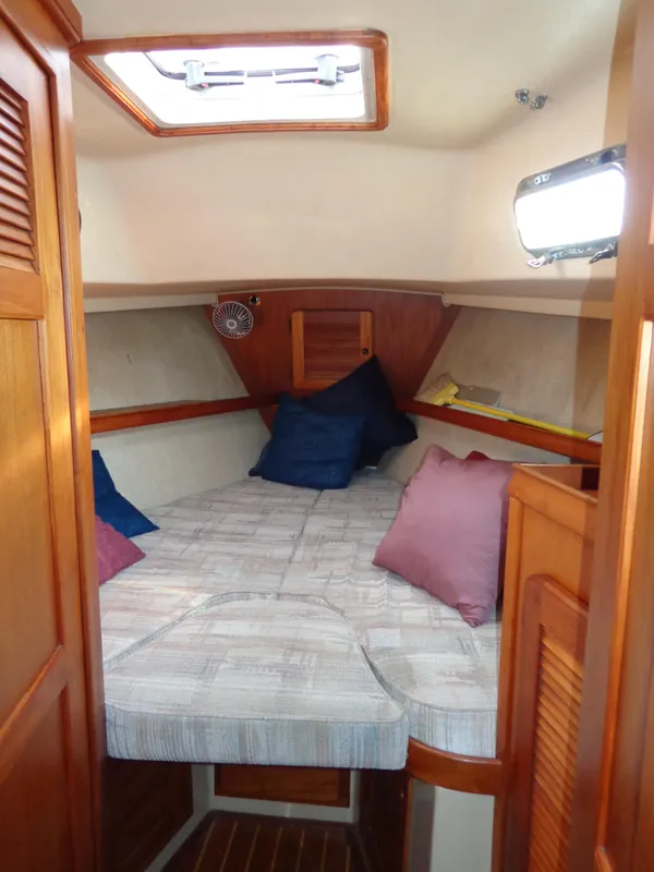 1992 Island Packet 35