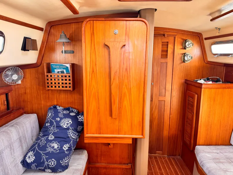 1992 Island Packet 35