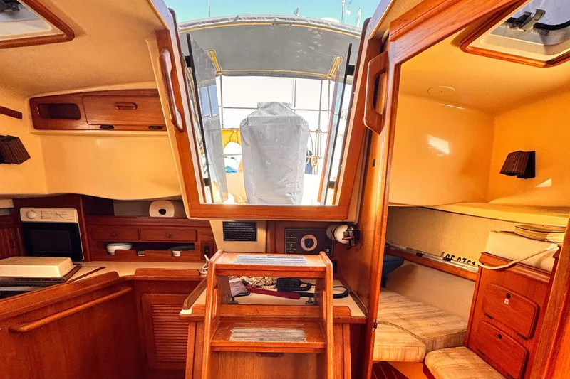 1992 Island Packet 35