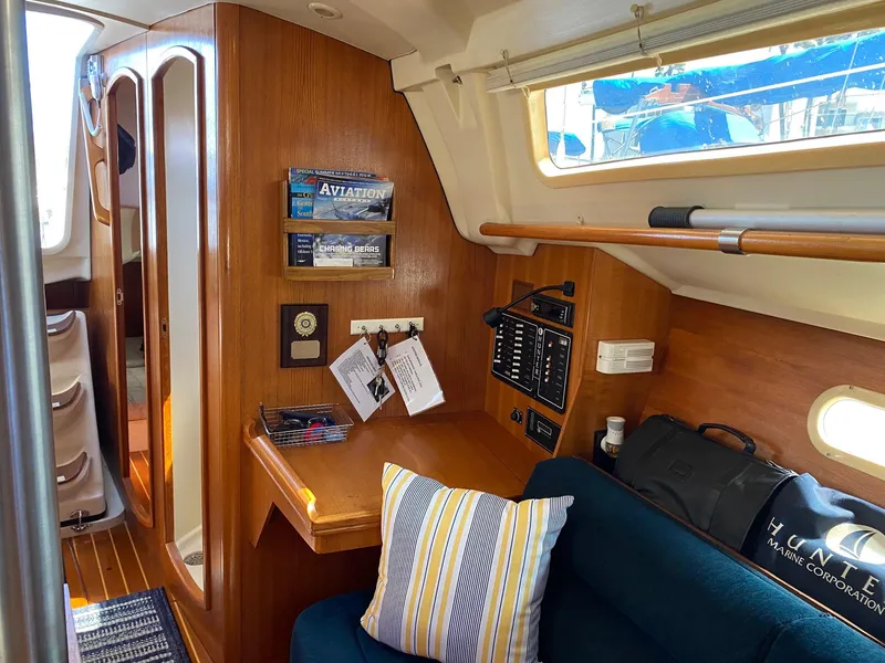 2002 Hunter 326