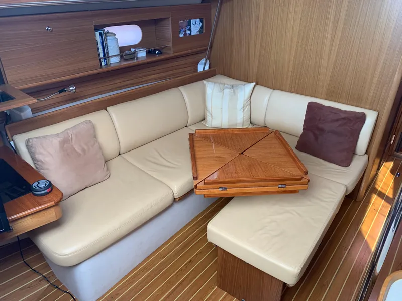 2012 Catalina 385