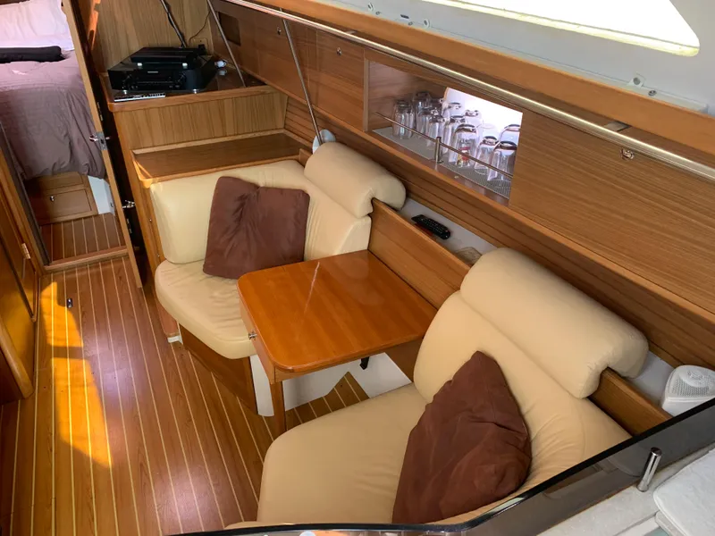 2012 Catalina 385