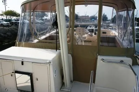 Flybridge aft deck & BBQ