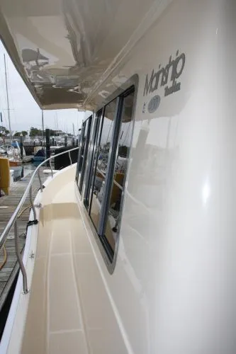 2004 Mainship 400 Trawler