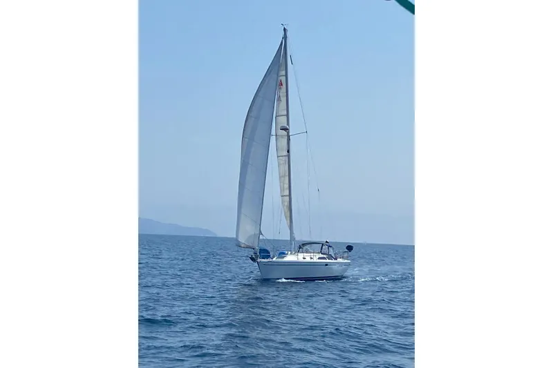 Sailing yacht Catalina 36 MkII 2001 gliding on open sea under clear skies.