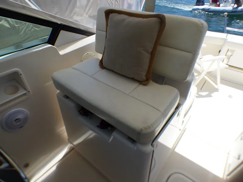 Helm Seat