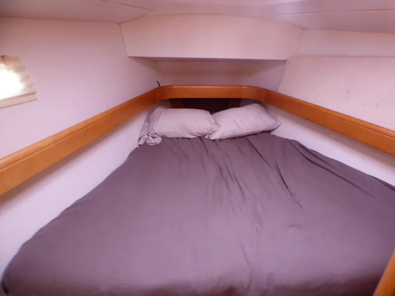 2011 Jeanneau 42 DS