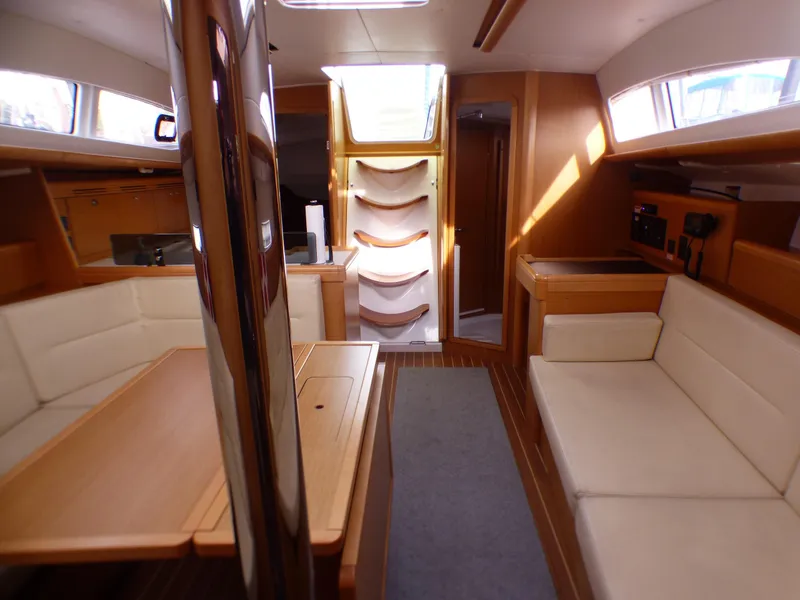 2011 Jeanneau 42 DS