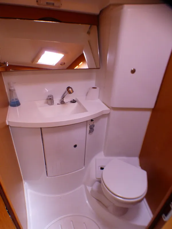 2011 Jeanneau 42 DS