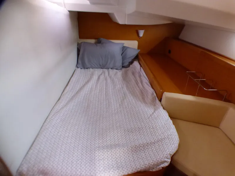 2011 Jeanneau 42 DS
