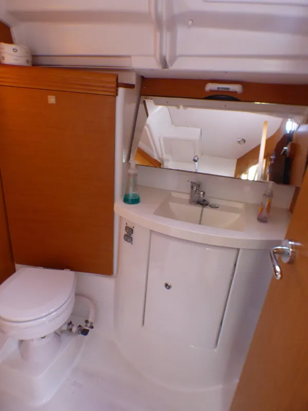 2011 Jeanneau 42 DS