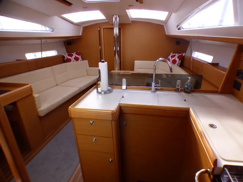 2011 Jeanneau 42 DS