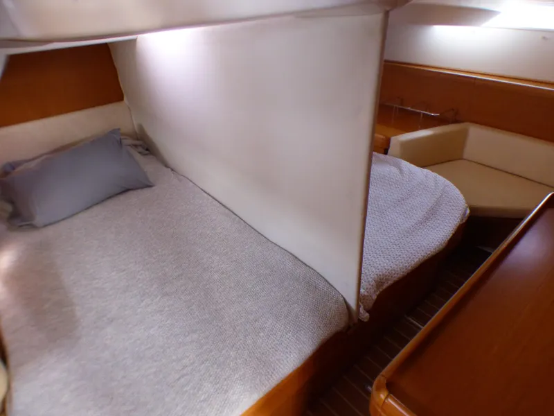 2011 Jeanneau 42 DS