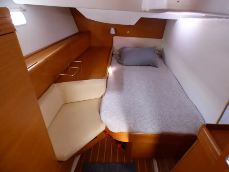 2011 Jeanneau 42 DS