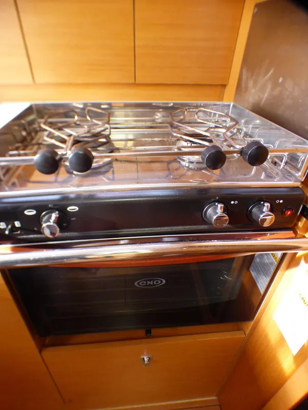 2011 Jeanneau 42 DS